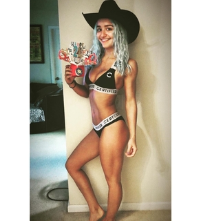 Xia Brookside feet photo 16