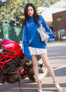 Xiaolu Li feet photo 9