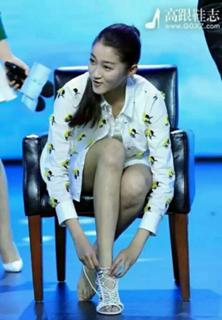 Xiaotong Guan feet photo 3