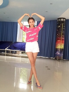 Xiaotong Guan feet photo 4