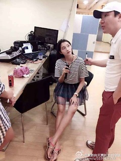 Xiaotong Guan feet photo 3