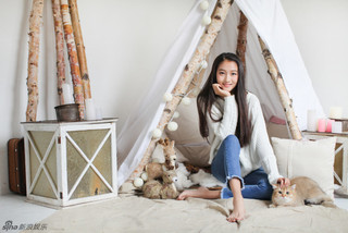 Xiaotong Guan feet photo 2