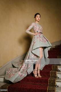 Xiaotong Guan feet photo 8