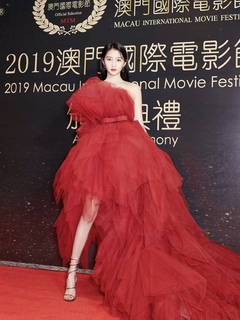 Xiaotong Guan feet photo 12