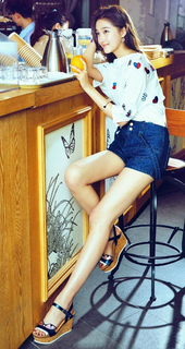 Xiaotong Guan feet photo 8
