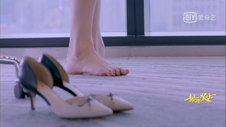 Xiaotong Guan feet photo 13
