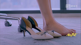 Xiaotong Guan feet photo 10