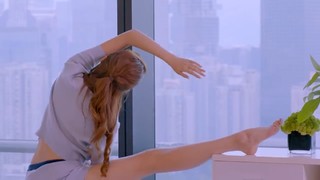 Xiaotong Guan feet photo 9