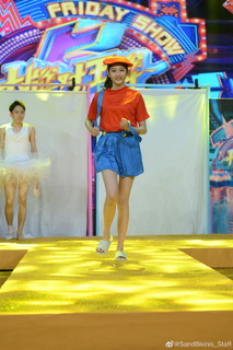 Xiaotong Guan feet photo 8