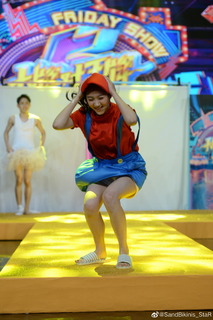 Xiaotong Guan feet photo 7