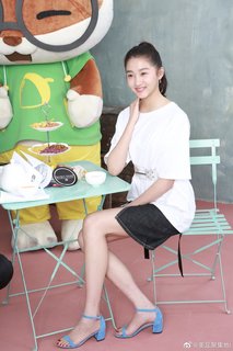 Xiaotong Guan feet photo 11