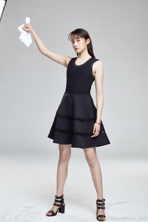Xiaotong Guan feet photo 8