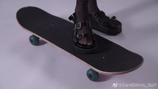 Xiaotong Guan feet photo 1