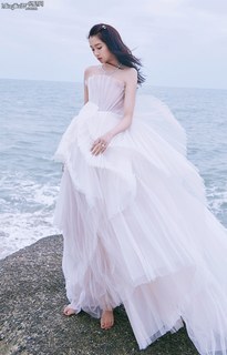 Xiaotong Guan feet photo 8