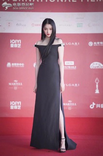 Xiaotong Guan feet photo 19