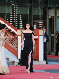 Xiaotong Guan feet photo 16