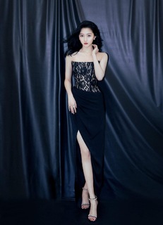 Xiaotong Guan feet photo 12