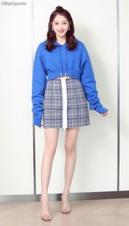 Xiaotong Guan feet photo 3