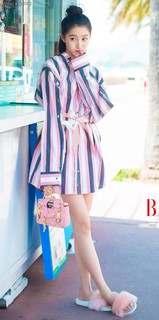 Xiaotong Guan feet photo 12