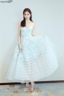 Xiaotong Guan feet photo 10