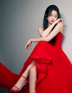 Xiaotong Guan feet photo 2