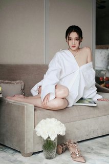 Xiaotong Guan feet photo 14