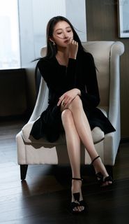 Xiaotong Guan feet photo 4