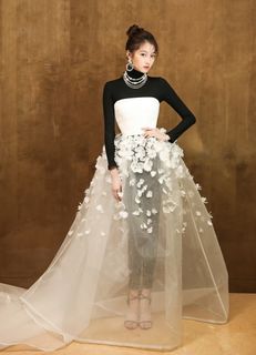 Xiaotong Guan feet photo 10