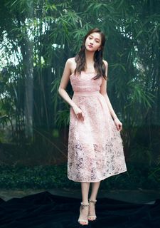 Xiaotong Guan feet photo 8