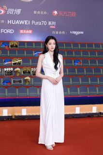 Xiaotong Guan feet photo 7