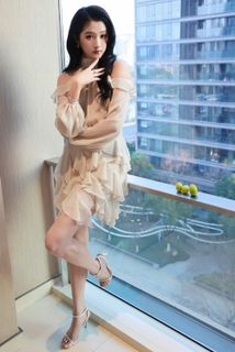 Xiaotong Guan feet photo 5