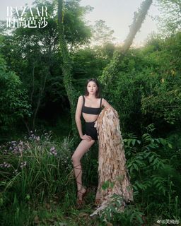 Xiaotong Guan feet photo 8