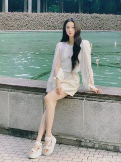 Xiaotong Guan feet photo 5
