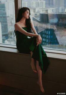 Xiaotong Guan feet photo 4