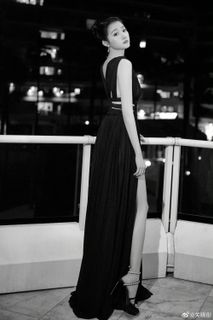Xiaotong Guan feet photo 1