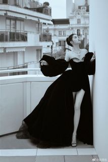 Xiaotong Guan feet photo 18
