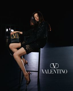 Xiaotong Guan feet photo 11