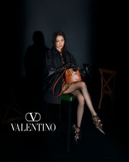 Xiaotong Guan feet photo 10