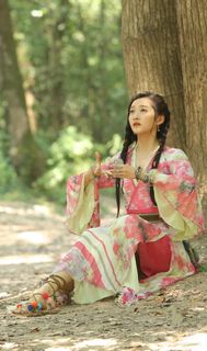 Xiaotong Guan feet photo 8
