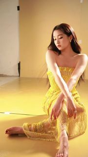 Xiaotong Guan feet photo 5
