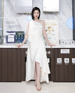 Xiaotong Mao feet photo 6