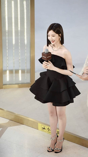 Xiaotong Mao feet photo 3