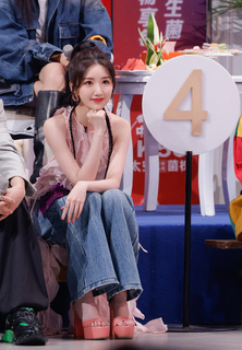 Xiaotong Mao feet photo 18