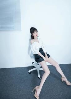 Xiaotong Mao feet photo 12