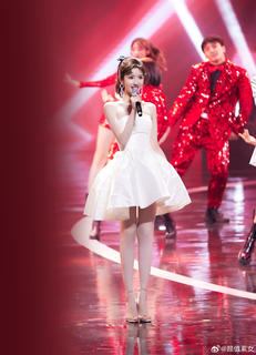 Xiaotong Mao feet photo 2