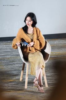 Xiaotong Mao feet photo 9