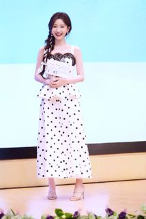 Xiaotong Mao feet photo 4