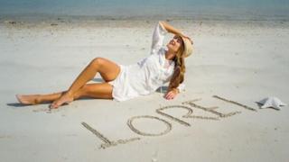 Ximena Córdoba feet photo thumbnail