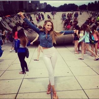 Ximena Córdoba feet photo thumbnail