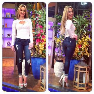 Ximena Córdoba feet photo thumbnail